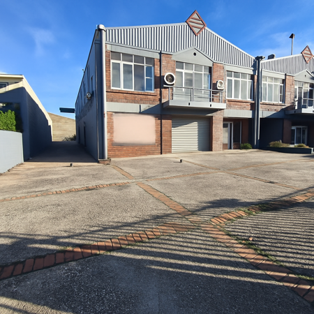 330  m² Commercial space