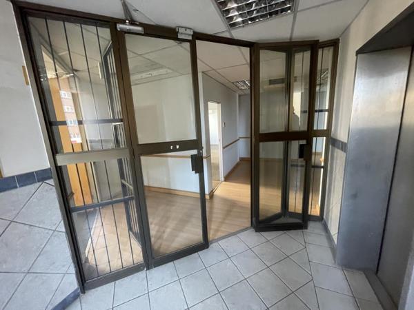 2 000  m² Office Space