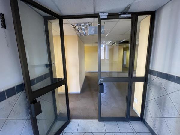 2 000  m² Office Space