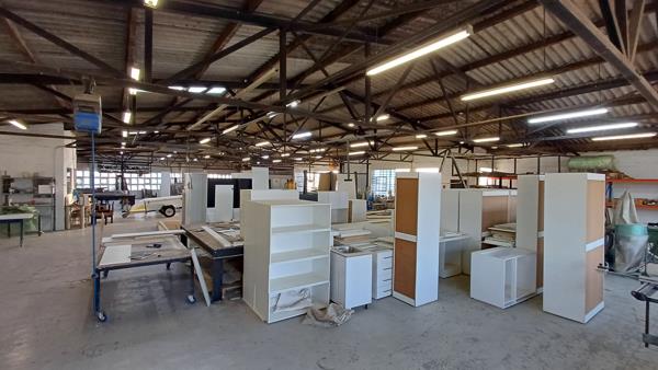 3 000  m² Industrial space