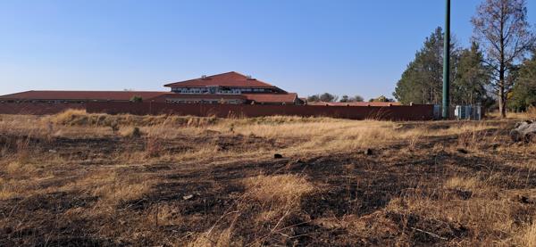 1 604 m² Land