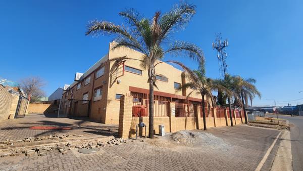 2 000  m² Industrial space