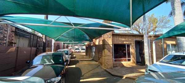 991  m² Commercial space