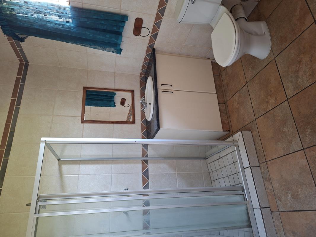 Bachelor apartment in Karenpark