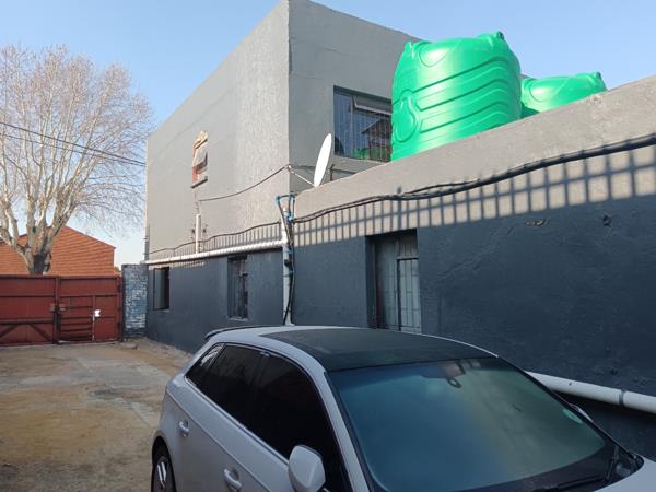 300  m² Commercial space