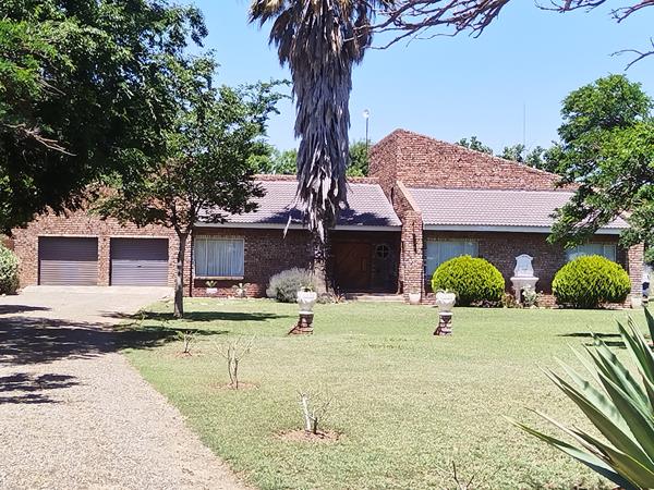 5 Bedroom House