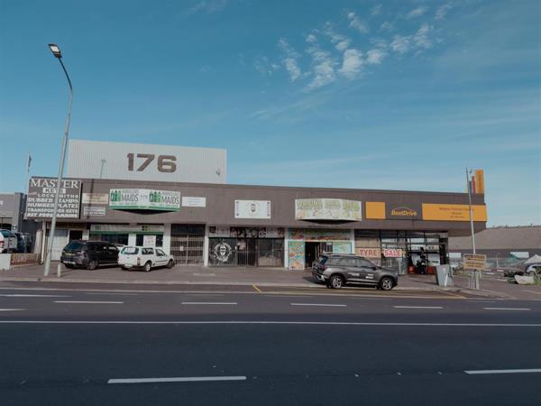 1 438  m² Retail Space