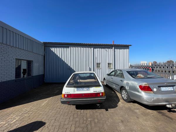 300  m² Industrial space