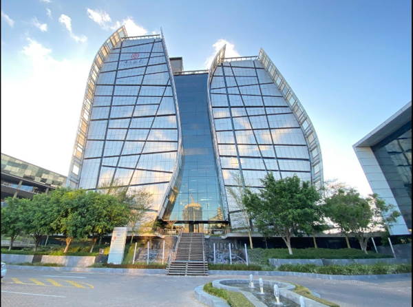 1 600  m² Commercial space