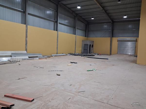 1 100 m² Commercial space
