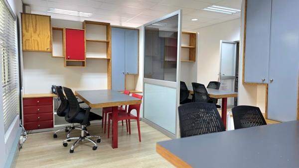 102  m² Commercial space