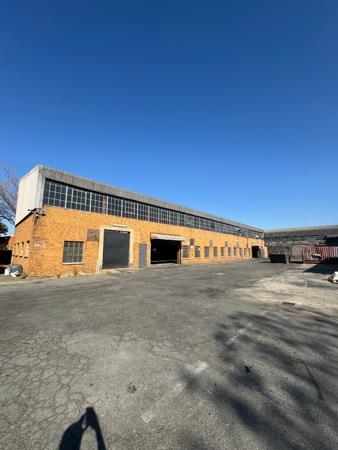 2 560  m² Commercial space