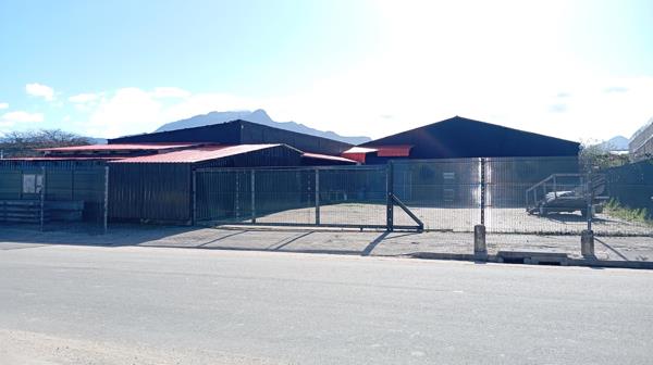 1 200  m² Commercial space