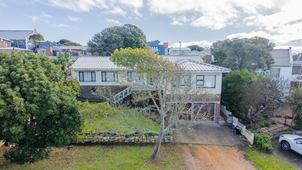 205  m² Commercial space