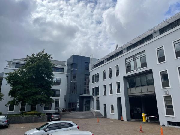 651.5  m² Office Space