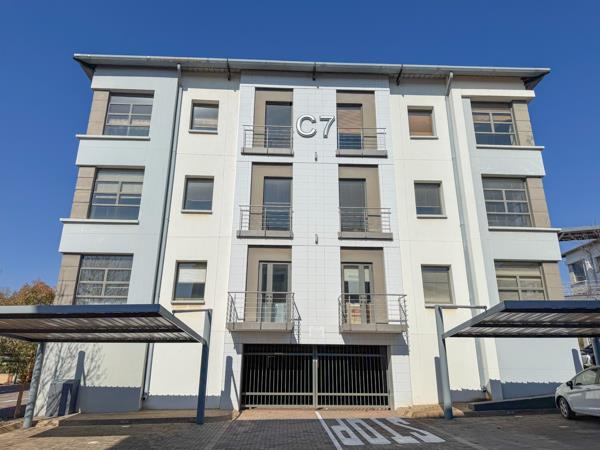 1 296  m² Office Space