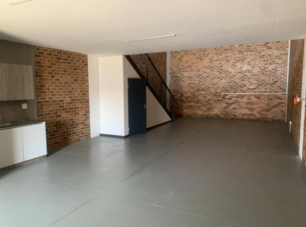 160  m² Commercial space