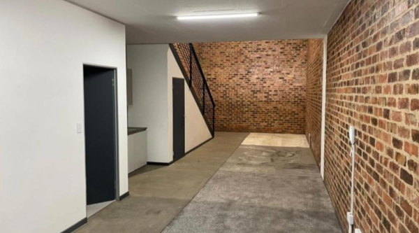 213  m² Commercial space