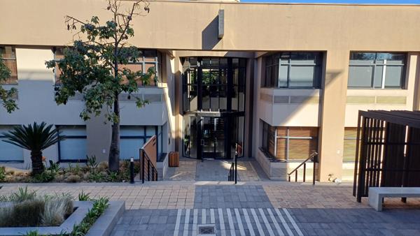 298  m² Commercial space