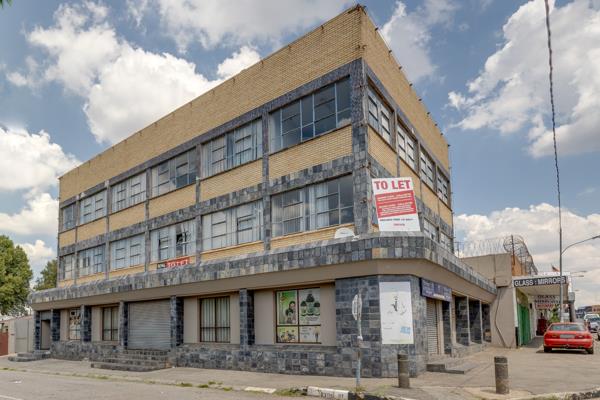 1 100 m² Commercial space