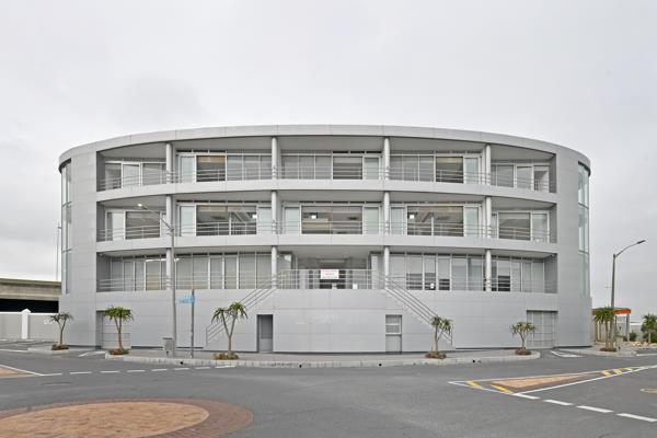 213  m² Commercial space