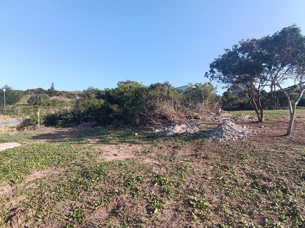 738 m² Land