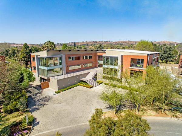 1 990  m² Commercial space