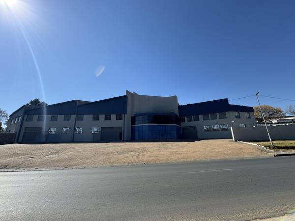 3 000  m² Industrial space