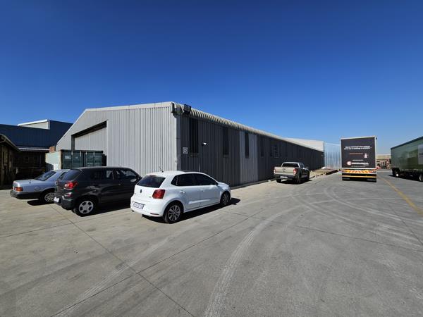 8 000  m² Industrial space
