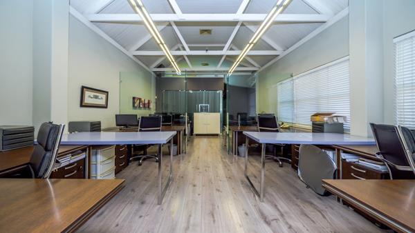 131  m² Commercial space