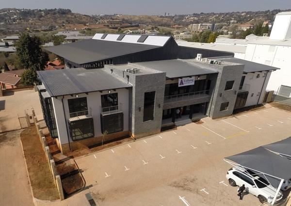 2 985  m² Commercial space