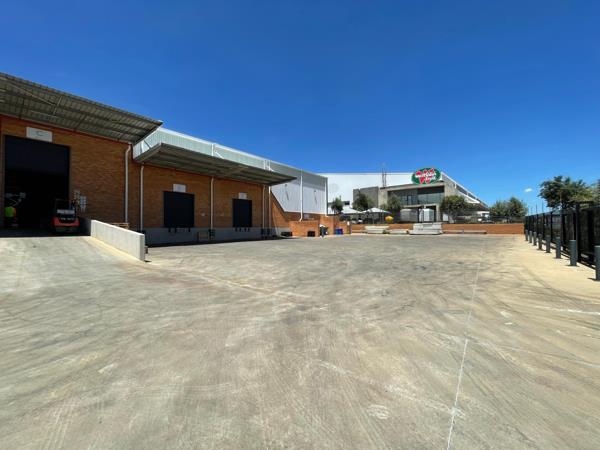 1 818  m² Industrial space