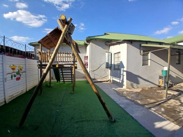 256 m² Commercial space