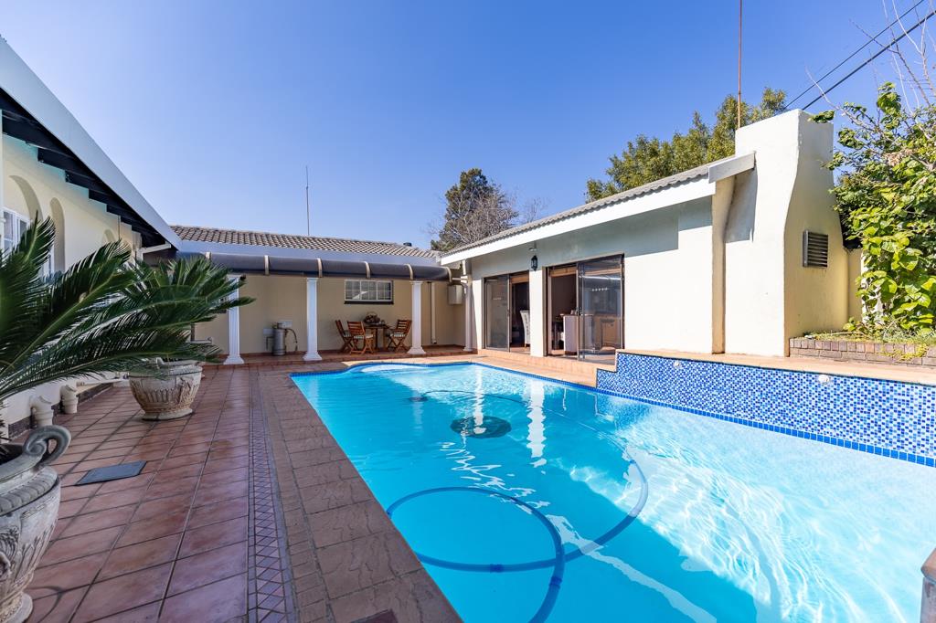 6 Bedroom House