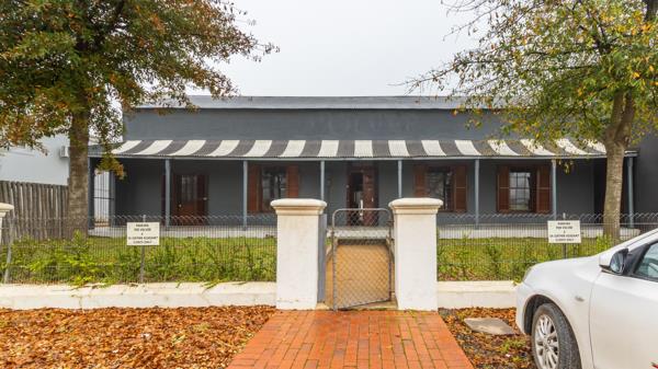 330  m² Commercial space