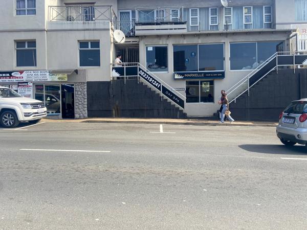 82  m² Commercial space