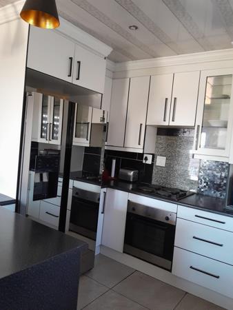 2 Bedroom Garden Cottage in President Park