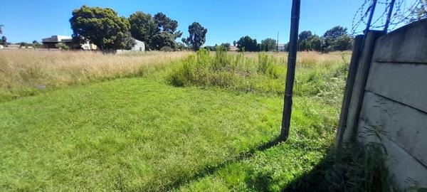 1 784 m² Land