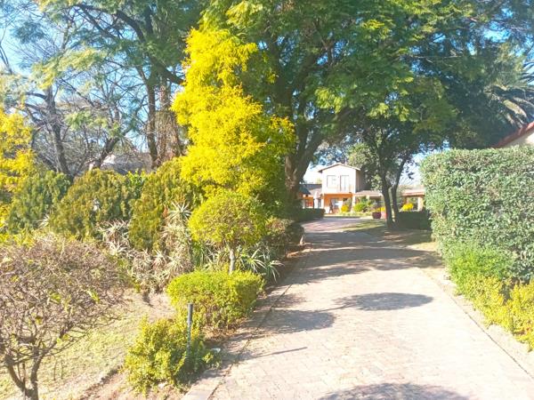 25 696  m² Commercial space