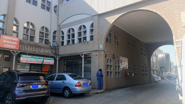 300  m² Commercial space