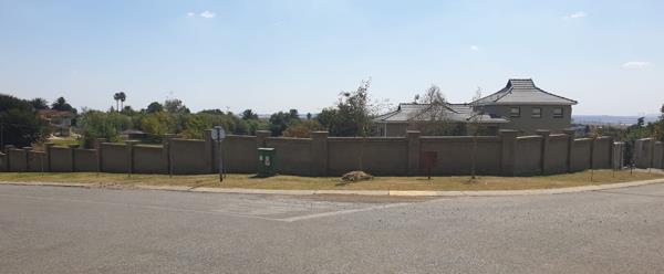 1 219 m² Land
