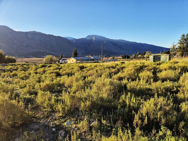1 045 m² Land