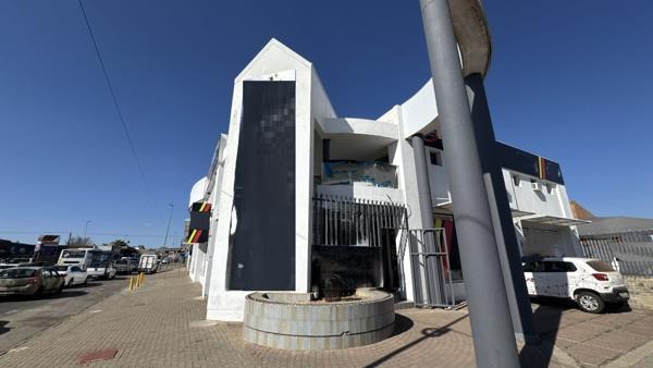 112  m² Commercial space