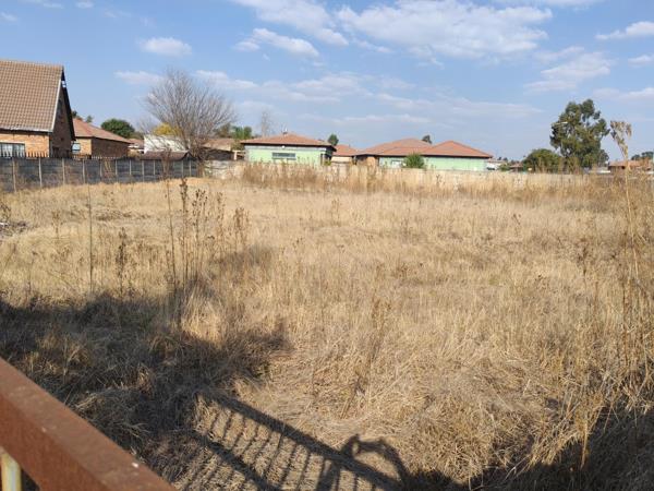 1 050 m² Land