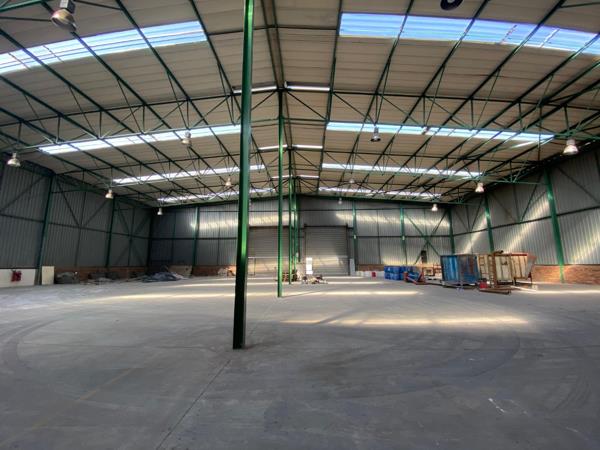 1 560  m² Commercial space