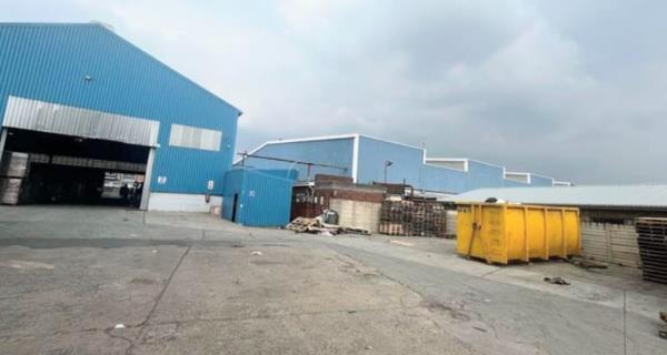 8 000  m² Industrial space