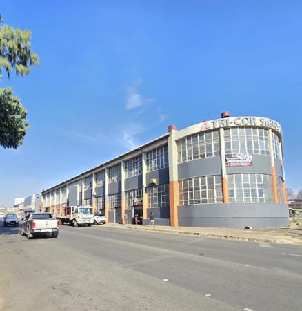 9 000 m² Commercial space