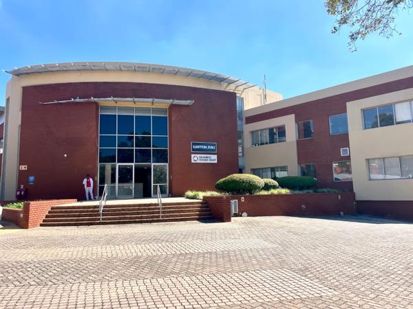 101  m² Commercial space