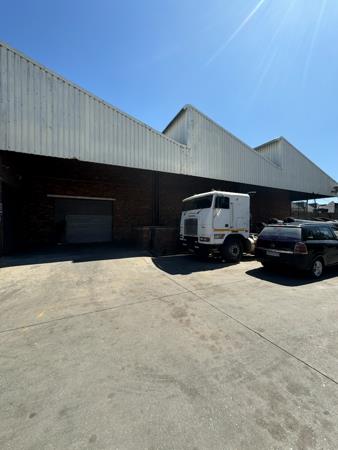 1 000  m² Commercial space