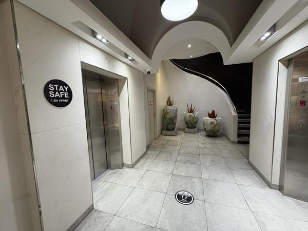 166  m² Commercial space